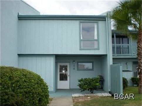 2 bed 2.5 bath 1384 sq ft