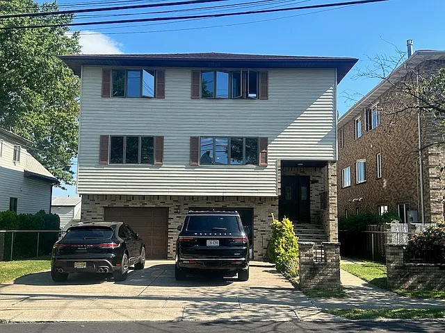 124 Johnson Ave — Photo 2