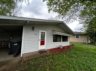 1328 Hilltop Dr, Pekin, IL 61554