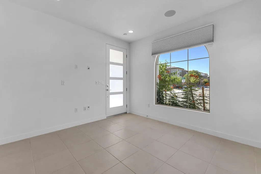 Studio, 400 sqft, $1,400 — Photo 2