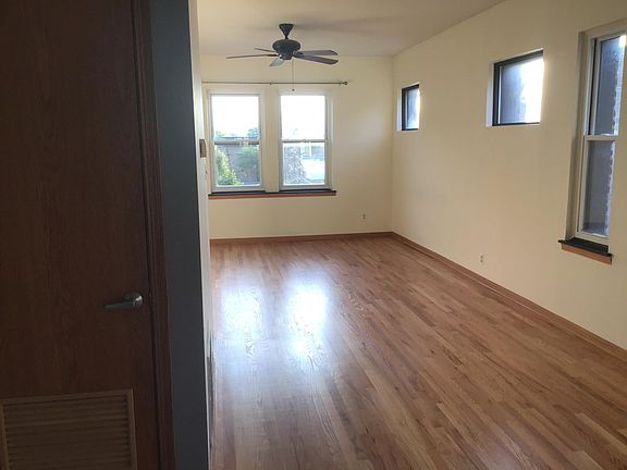4th image of 45 N Paulina St #3