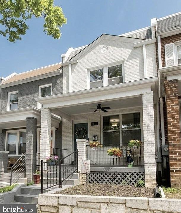 1st image of 1702 Lang Pl NE