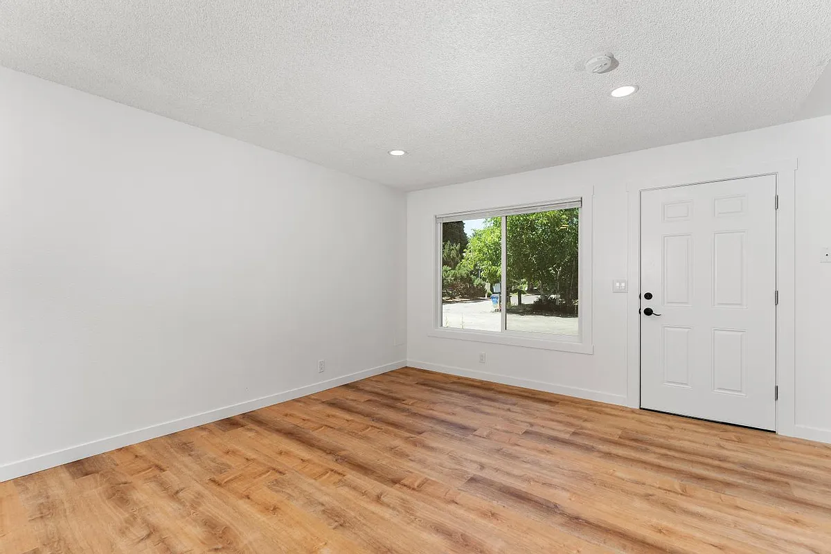 Building Photo - 4208 E 17th St
