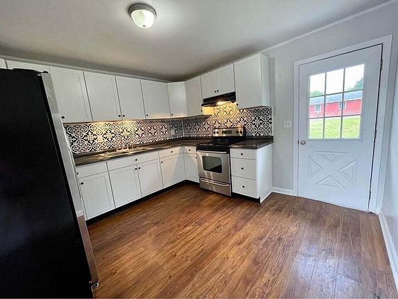 4th image of 505-507 Graham Cir