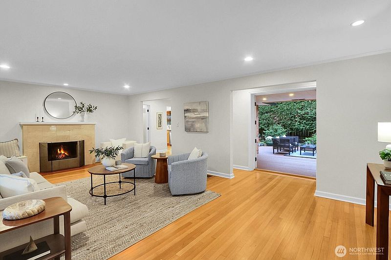 4th image of 10527 23rd Avenue NE