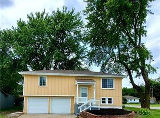 401 S Webster St, Spring Hill, KS 66083