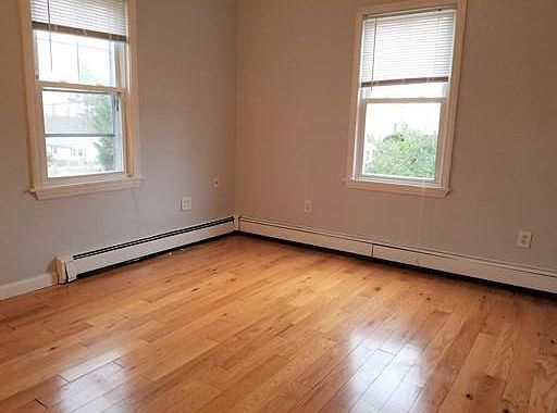 4th image of 19 Pine St #19