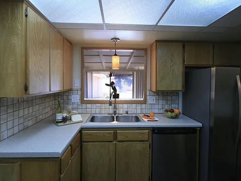 7131 Princess View Dr — Photo 4