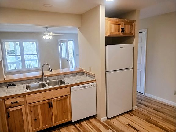 4th image of 179 Hunters Forest Ln #A