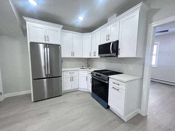 3rd image of 510 17th St #1