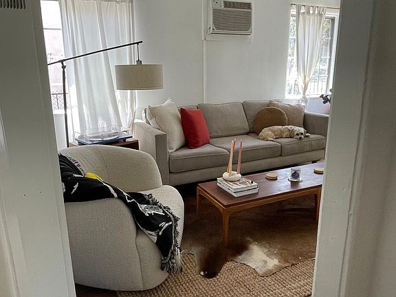 5th image of 2656 Rich St