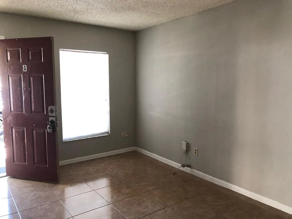 2 bed, 1.5 bath, 1050 sqft, $1,300 — Photo 3