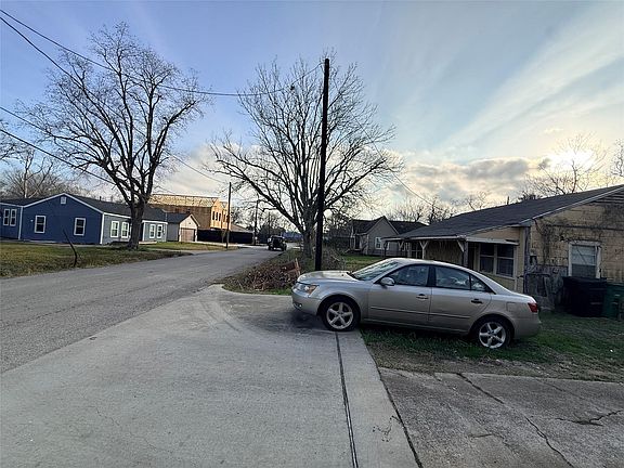 3rd image of 6032 Grace Ln