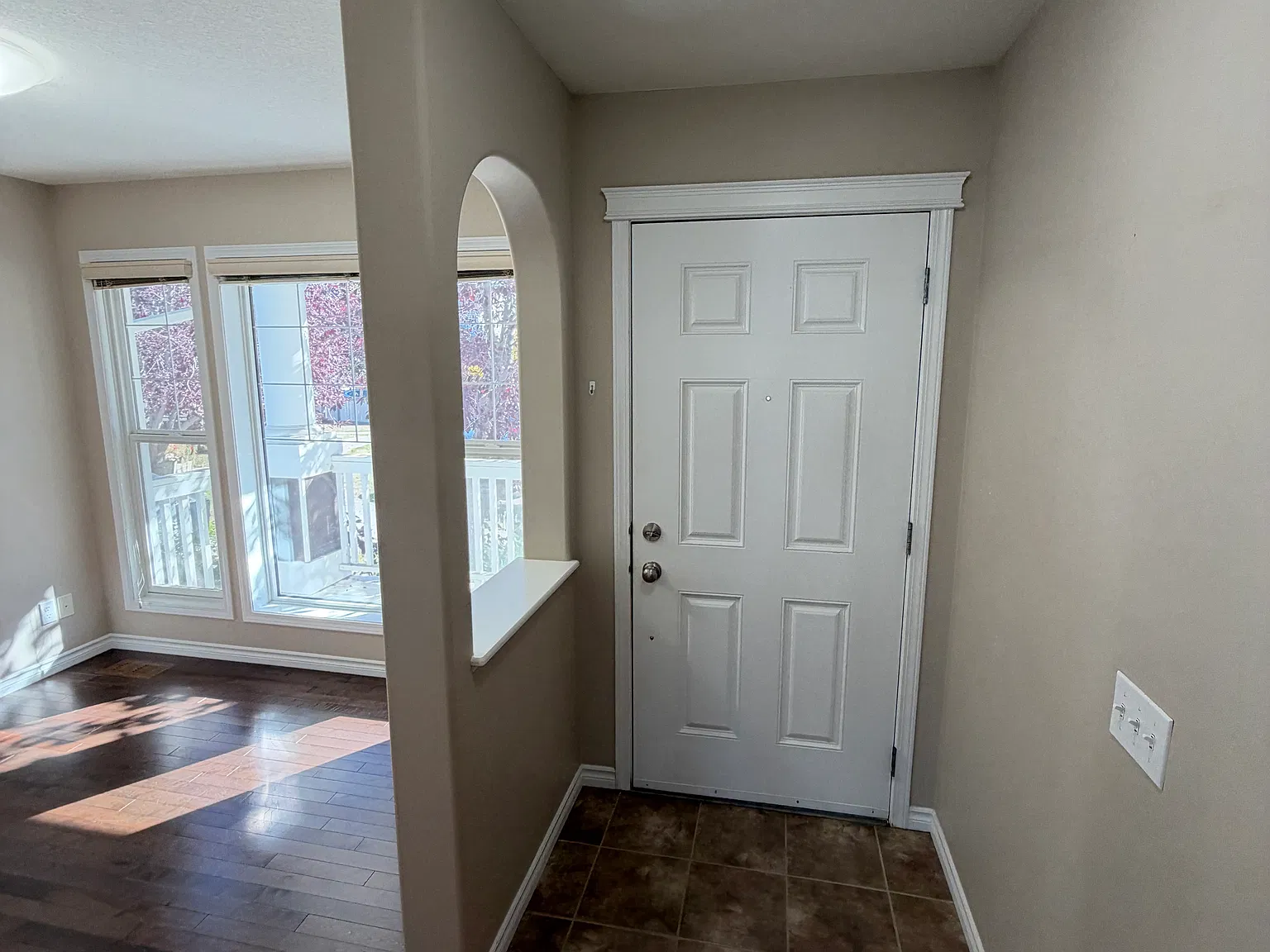 7216 21 Avenue SW Edmonton — Photo 2