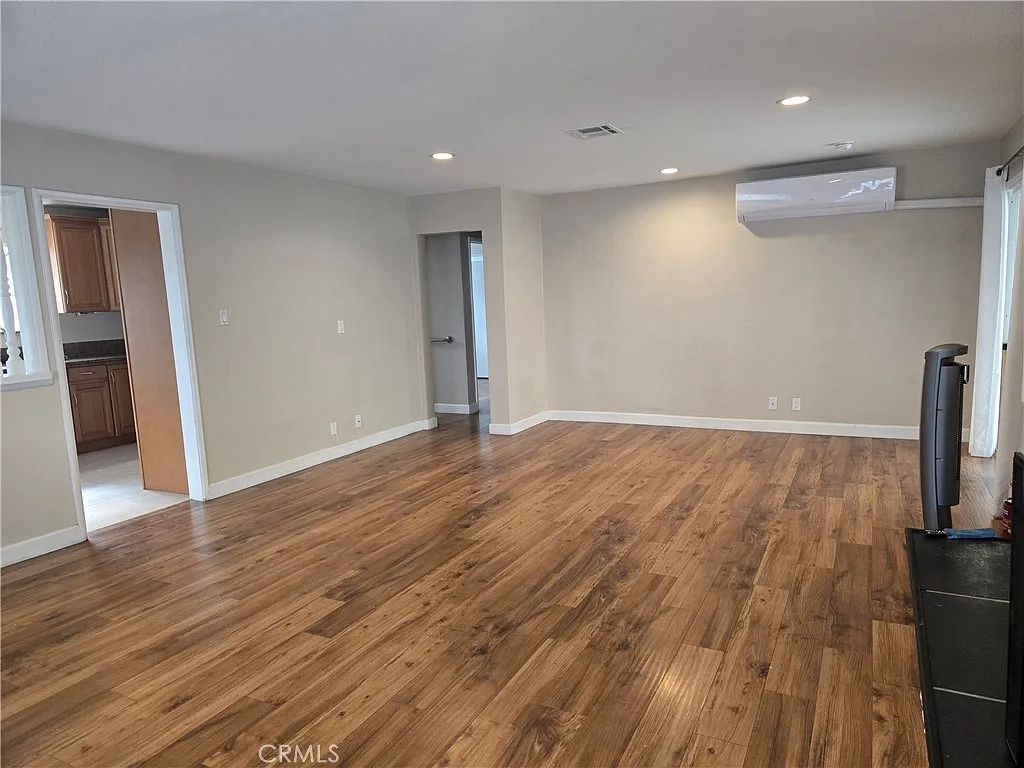 3 bed, 1344 sqft, $4,500 — Photo 4