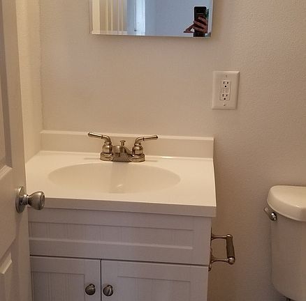 4th image of 883 Hawthorn Cir