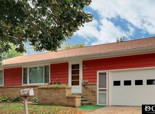 325 E 11th St, Fremont, NE 68025
