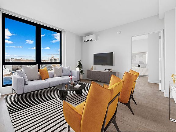 4th image of 91-09 Roosevelt Ave #304