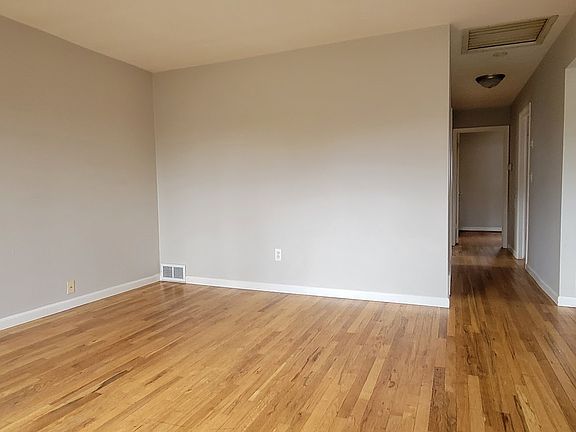 3rd image of 19565 Broadacres St
