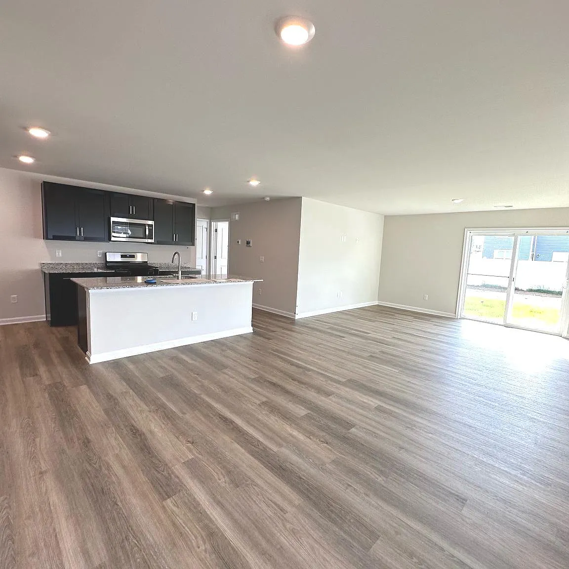 5 bed, 2415 sqft, $2,800 — Photo 4