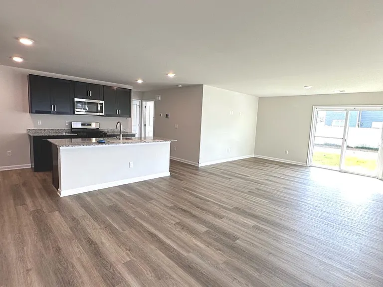124 Charing Cross Dr — Photo 4