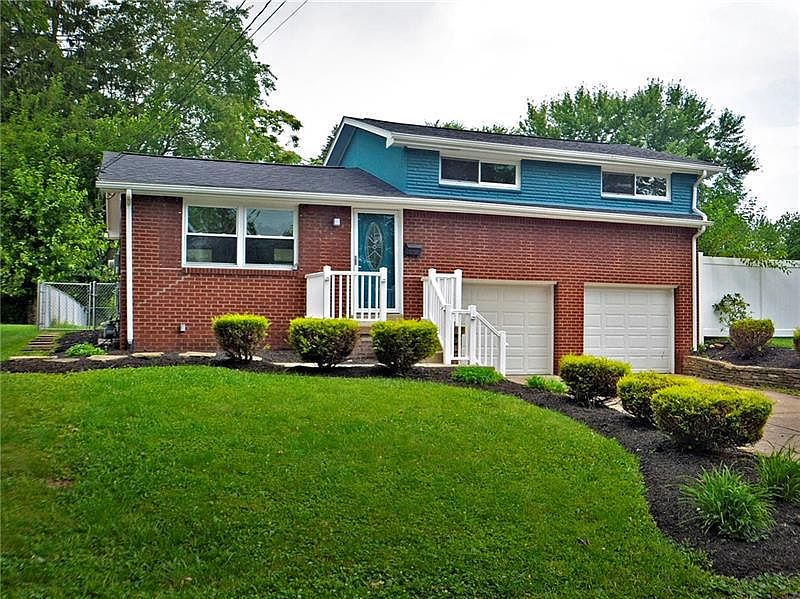1st image of 221 Crescent Garden Dr