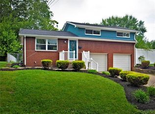 221 Crescent Garden Dr, Pittsburgh, PA