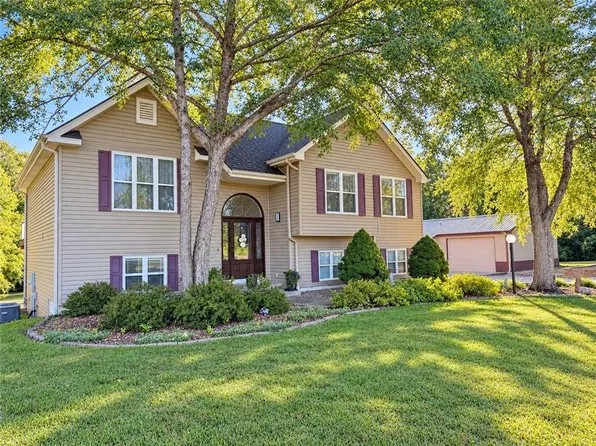 7501 SE State Route Ff, Saint Joseph, MO 64507