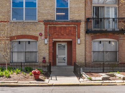 1740 N Maplewood Ave APT 102, Chicago, IL, 60647