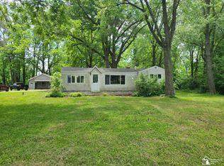2807 W Smith Rd, Lambertville, MI 48144