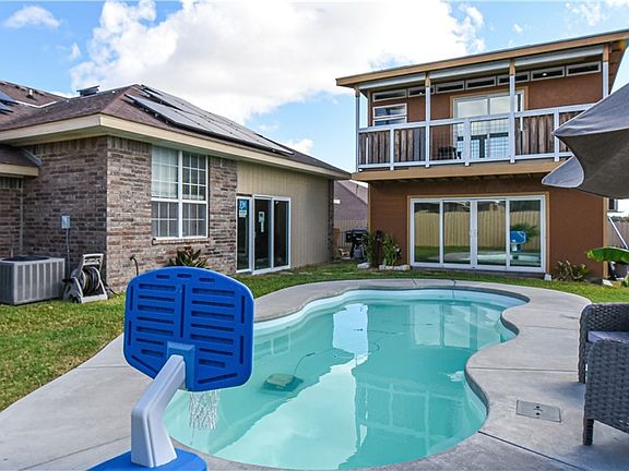 3rd image of 304 Dixon Dr