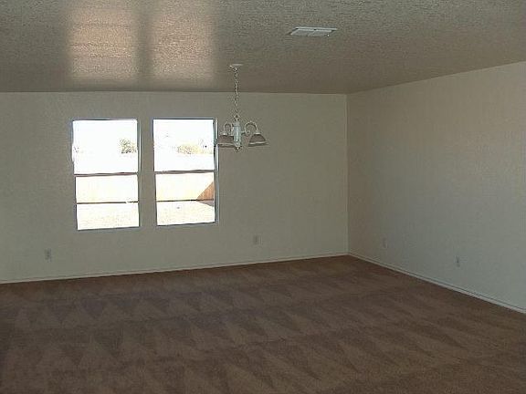 5th image of 410 Shadbush St