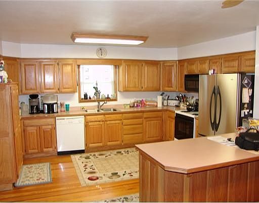 2nd image of 108 SE 6th St