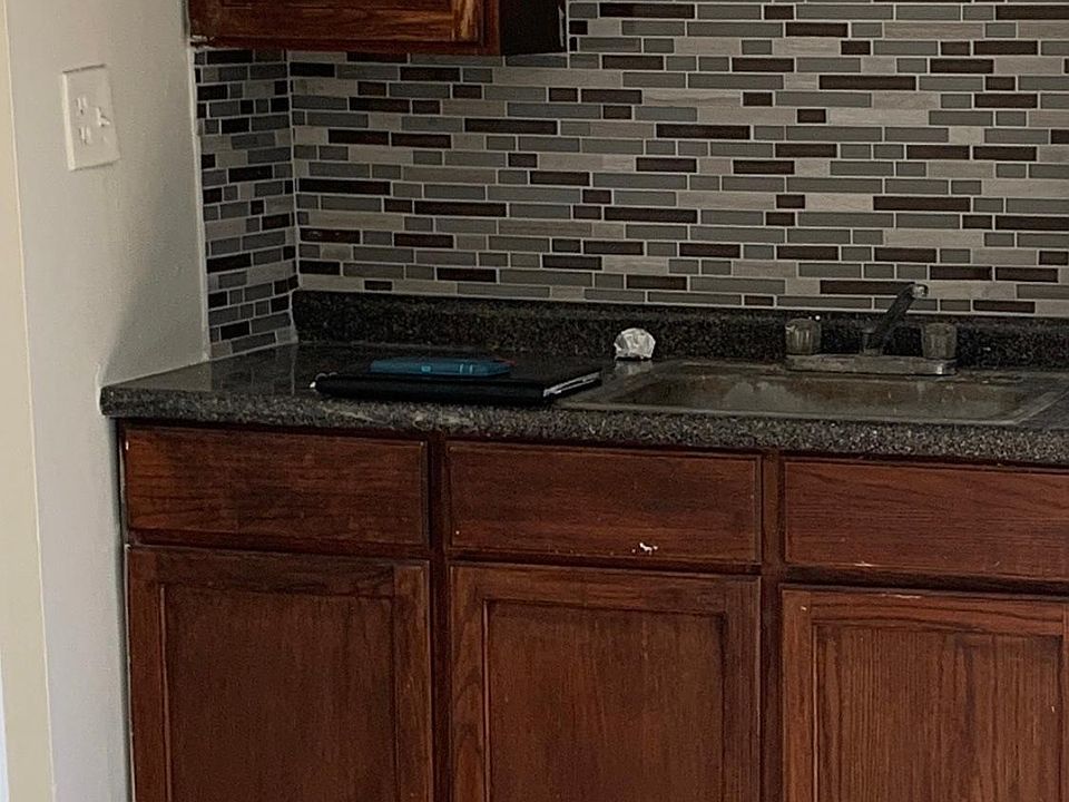 1st image of 733 Burns St APT 1