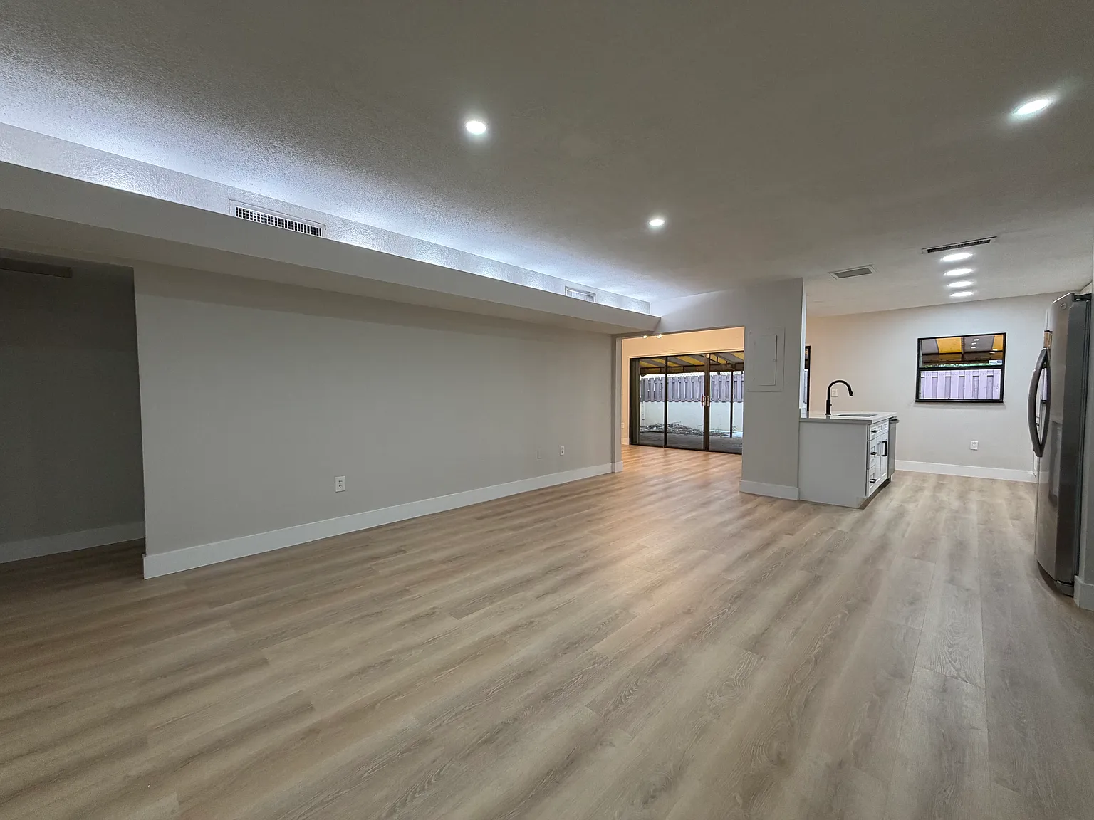 2 bed, 1460 sqft, $3,000 — Photo 2