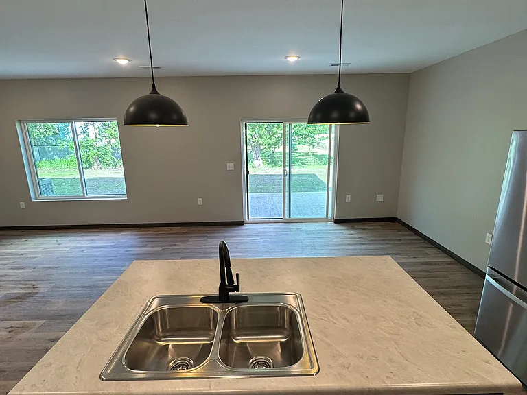906 Olive Ave N — Photo 5