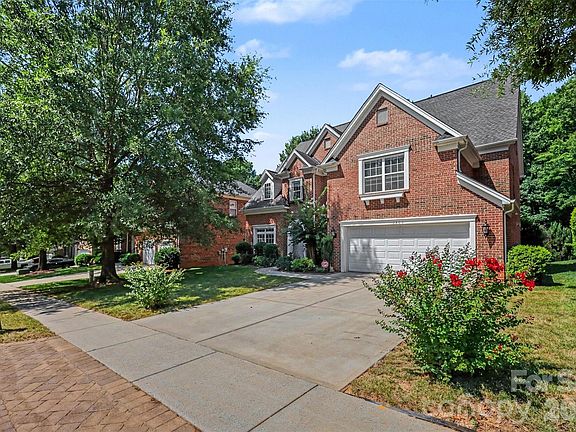 3rd image of 2400 River Oaks Dr