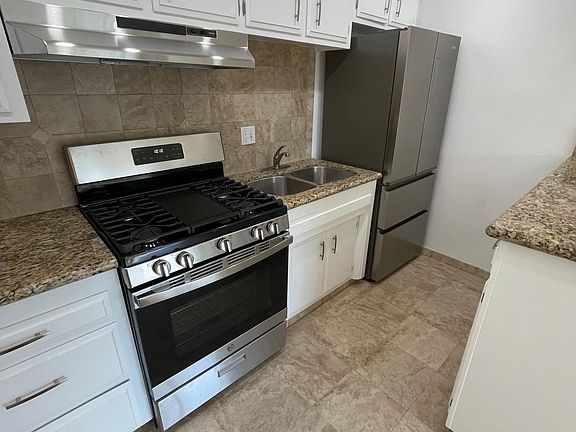 3rd image of 11727 Dorothy St APT 102