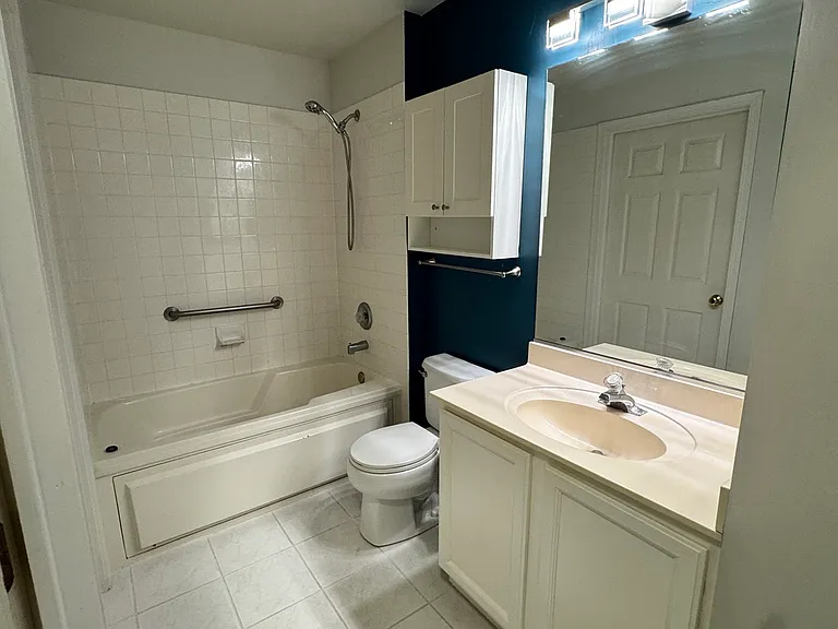 2910 Stockton Ct — Photo 8