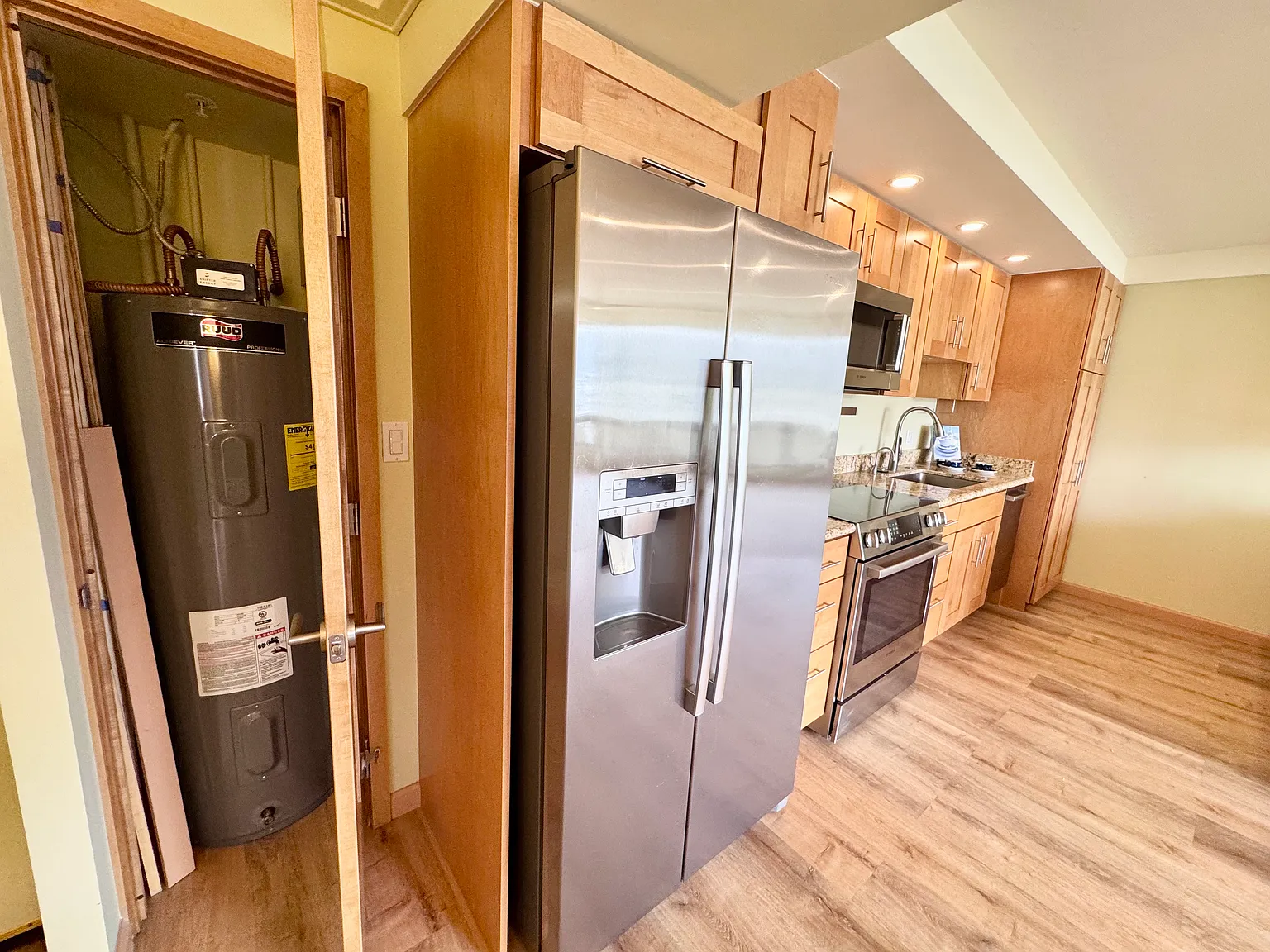 2 bed, 831 sqft, $4,200 — Photo 3