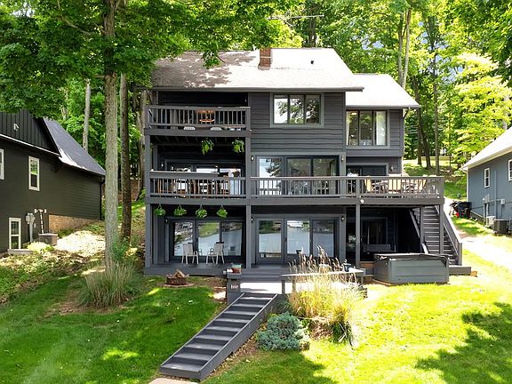 2nd image of 685 King Beach Dr