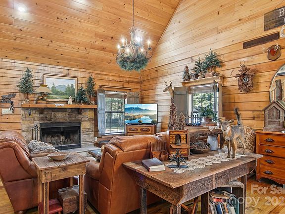 5th image of 49 Breezy Creek Ln