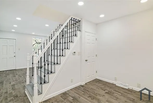 2547 N Lee St — Photo 15