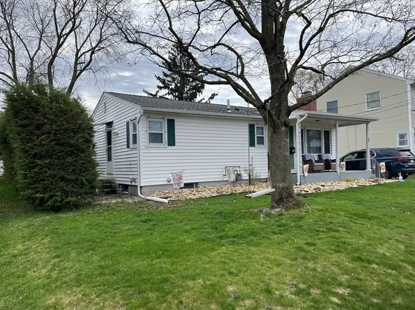 34 Sherwood Ter, Holyoke, MA 01040