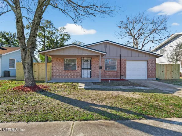 1932 COLLEGE Circle N, Jacksonville, FL 32209