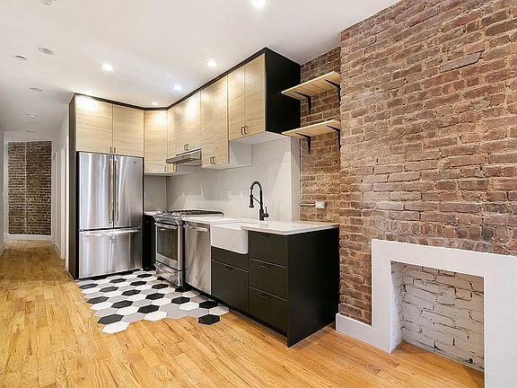 3rd image of 536 Bergen St APT 3