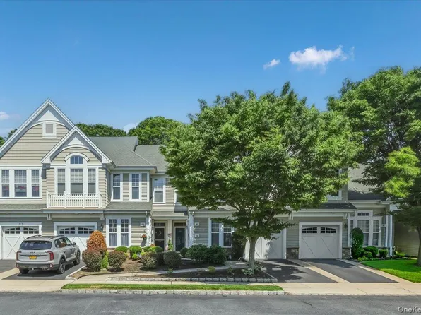 189 Symphony Drive, Lake Grove, NY 11755