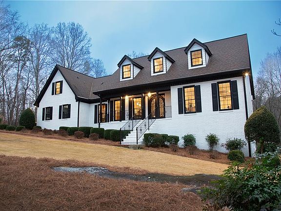 3rd image of 1505 Old Fountain Rd