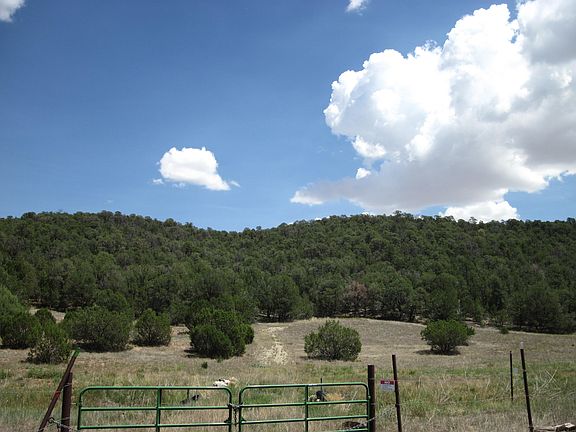 5th image of 40 Pleasant Valley Dr