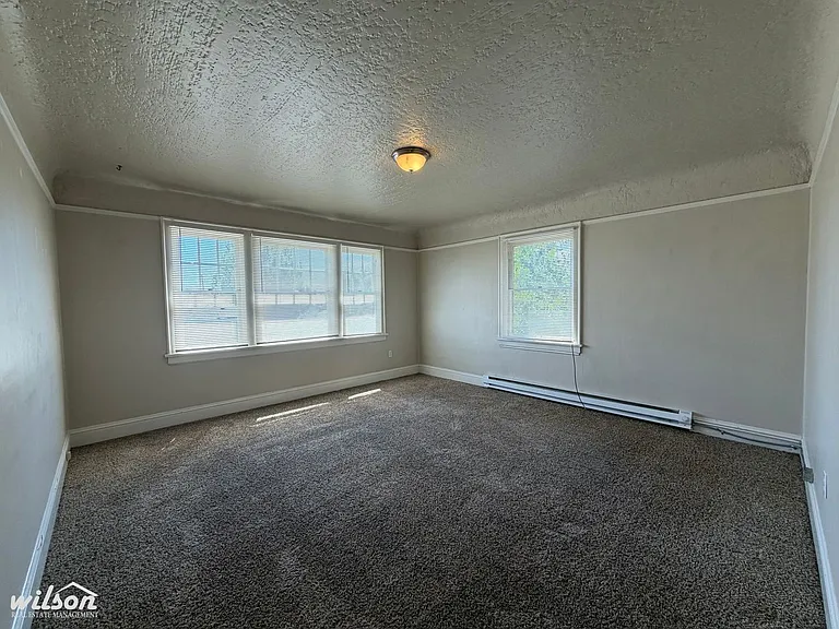 1501 W Yakima Ave — Photo 2